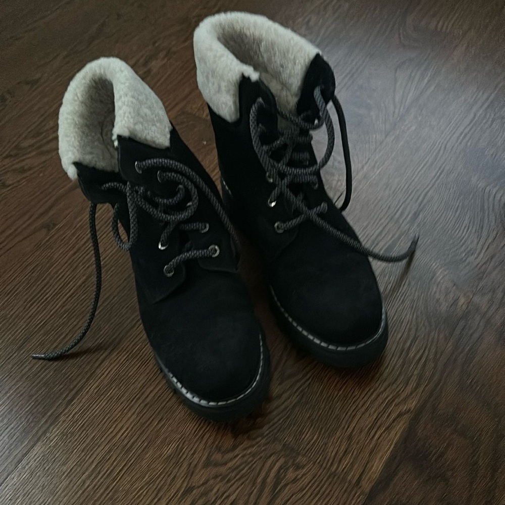 La Canadienne Suede and Sherling Waterproof Bootie, Size 7